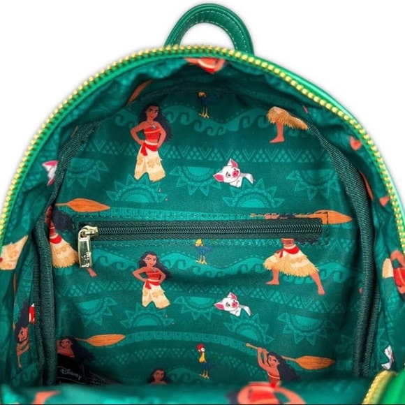 Loungefly Disney Moana Heart of Te Fiti backpack w/ sequins Glows in the dark - Picture 4 of 6